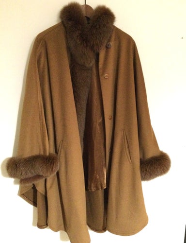 Vacker Stil Vintage Cape Goldix i gyllenbrunt Angora SE beskrivning!