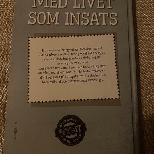 Med livet som insats av Sara Leach