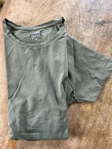 Basic you. grön t-shirt, storlek M