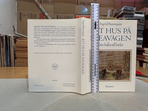 Ett hus på Sveavägen Från bullar till böcker av Ingrid Runnquist Very Fine plus