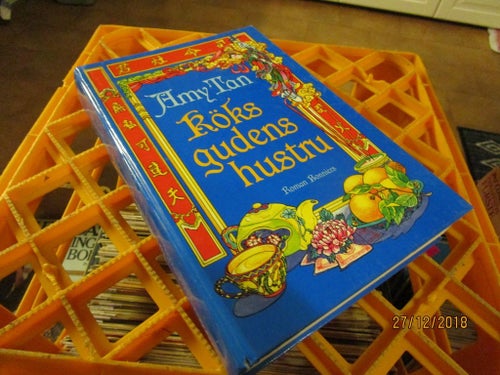 KÖKSGUDENS HUSTRU - AMY TAN - BOK