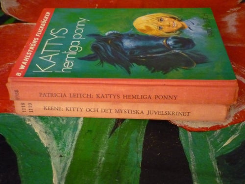 BOK, 2 STYCKEN FLICKBÖCKER, KITTY OCH DET MYSTISKA JUVELSKRINET, KATTYS HEMLIGA