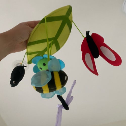 BabyMobil med insekter och blad