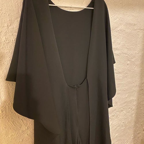 H&M svart jumpsuit/byxdress, storlek 38