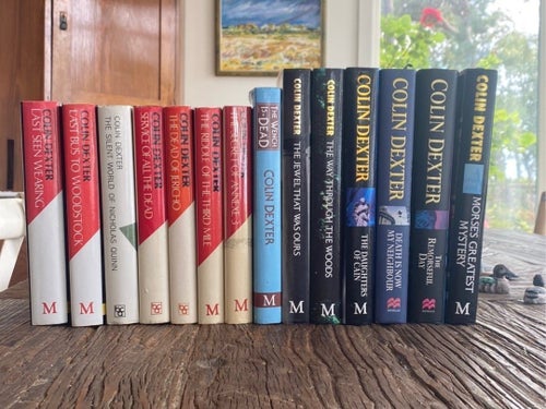 Colin Dexter Inspector Morse complete collection. Overall very good. In English.