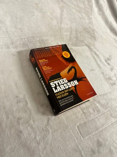 Stieg Larsson – Flickan som lekte med elden | Inbunden | Millennium | ISBN 97891