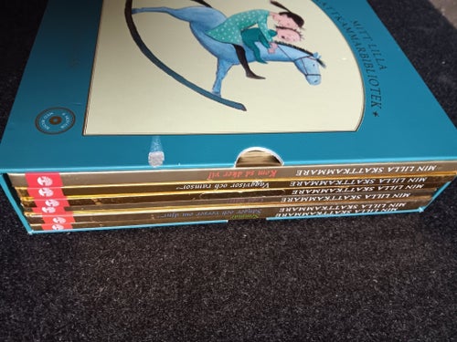 Mitt Lilla Skattkammarbibliotek - box med 6 böcker och cd ( 2 cd saknas obs).