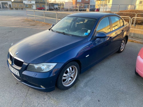BMW 320i Sedan
