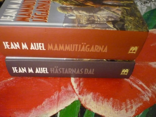BOK, 2 STYCKEN BÖCKER AV JEAN M AUEL, MAMMUTJÄGARNA, HÄSTARNAS DAL