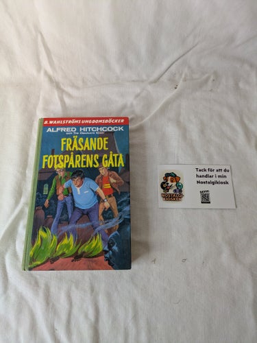Alfred Hitchcock och Tre deckare löser Fräsande fotspårens gåta