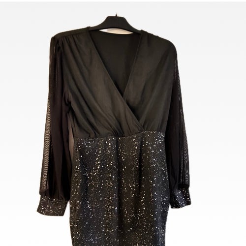 NY Svart klänning med silverglitter strl M