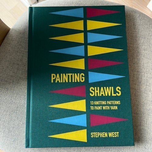 Painting Shawls av Stephen West bok med 13 mönster