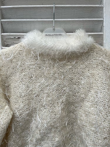 Vit fluffig stickad mjuk tröja st S/M