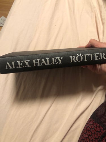 RÖTTER av Alex Haley