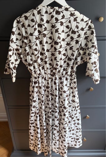Max Mara vit, brun klänning, storlek 36
