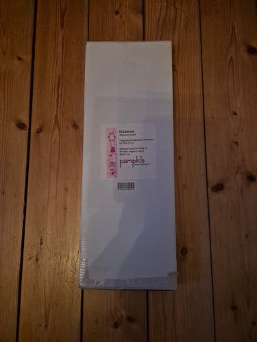 Mätsticka att sätta på väggen Ny oanvänd i orginal kartong Barnkammarmåttsticka