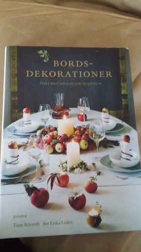 bok bordsdekorationer Prisma