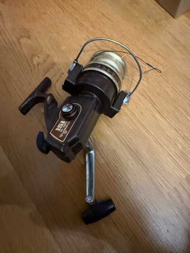 Vintage Olympic 151 spinnrulle – Made in Japan – Fungerar bra