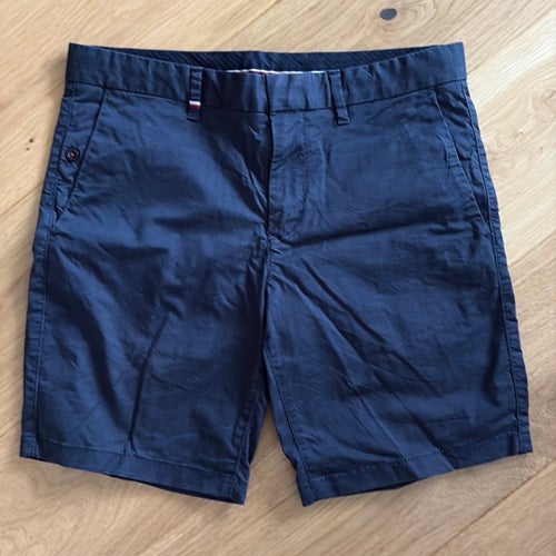 Tommy Hilfiger mörkblå shorts, storlek 30