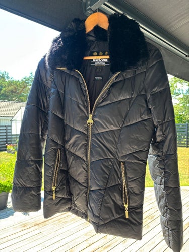 Barbour International svart dunjacka, storlek 34