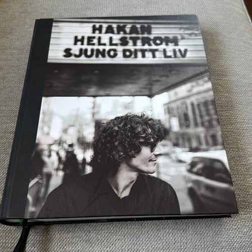 Bok: Håkan Hellström: Sjung ditt liv: alla låtar och en massa bilder (2016)