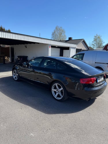 Audi svart bil