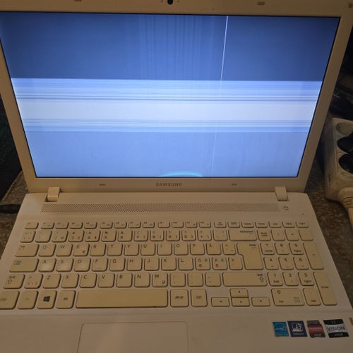 Samsung Laptop NP275E5E med AMD Radeon Graphics