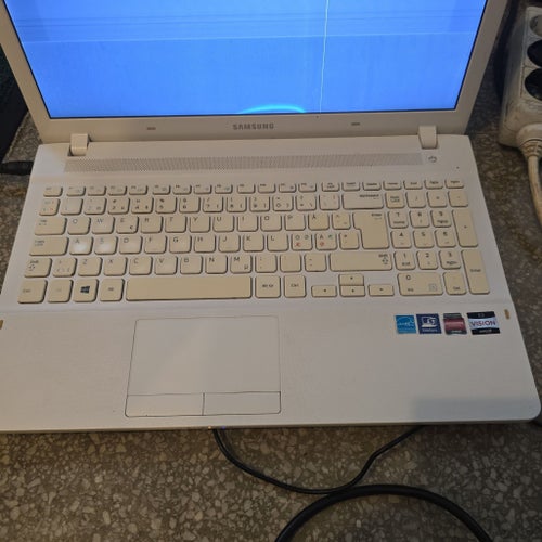 Samsung Laptop NP275E5E med AMD Radeon Graphics