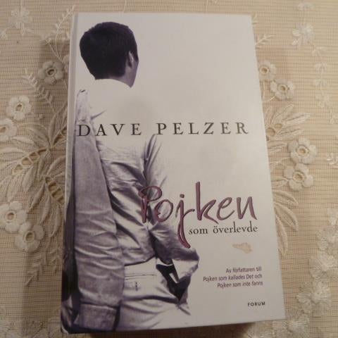 POJKEN SOM ÖVERLEVDE, D. PELZER, 2003,  BÖCKER