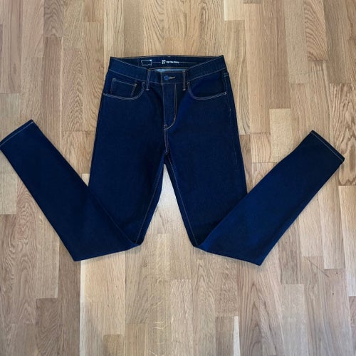 Nya MörkBlåa Levis 721 high rise skinny strl 27/32”