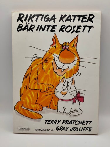 Riktiga katter bär inte rosett av Terry Pratchett, 1990