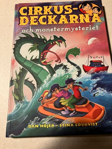 Cirkusdeckarna och monstermysteriet av Dan Höjer och Stina Lövkvist