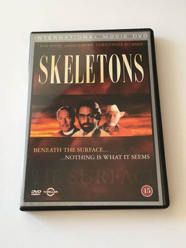Skeletons (James Coburn, Christopher Plummer, 1997). Beg. DVD