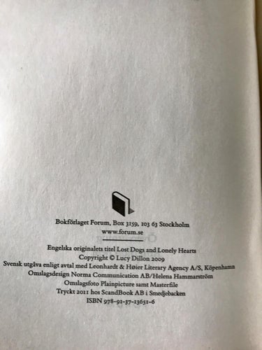 ENSAMMA HJÄRTAN OCH HEMLÖSA HUNDAR Lucy Dillon 2011