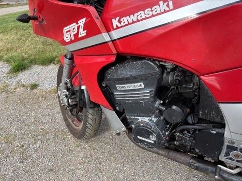 Kawasaki GPz900R -88