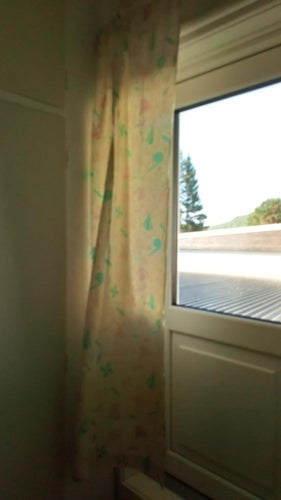 Två gardinlängder 161 cm x 70 cm