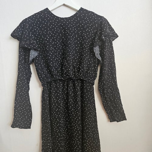 H&M MAMA – Svart prickig klänning, storlek S