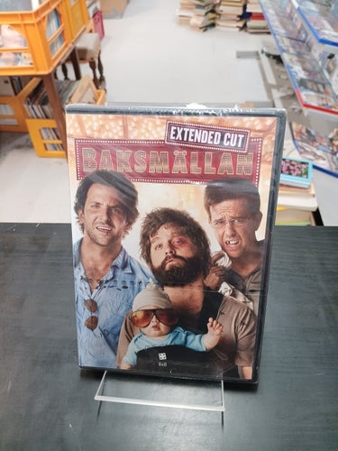 BAKSMÄLLAN. INPLASTAD DVD