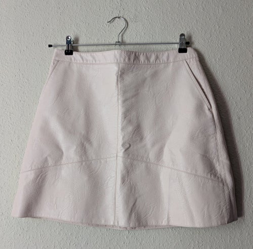 ZARA BASIC ljust rosa kjol, skinnimitation, storlek L