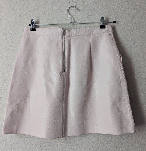 ZARA BASIC ljust rosa kjol, skinnimitation, storlek L