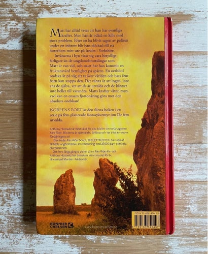 Korpens Port av Anthony Horowitz, 2000