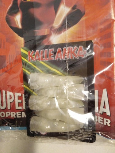 Kalle Anka & Co 2004 nr 45. inplastad. med leksak Monsterfingrar