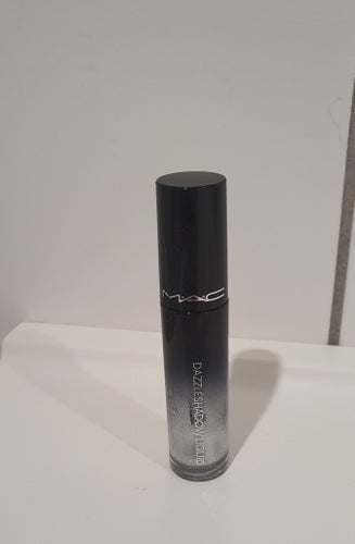 MAC Dazzleshadow Liquid Eyeshadow Silver Surfer. Oanvänd.