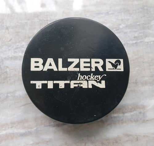 Ishockeypuck Olympiska spelen 1976, Original, tillverkad i Tjeckoslovakien