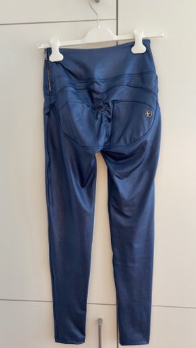 Freddy Wrup Metallic blå byxor High Waist