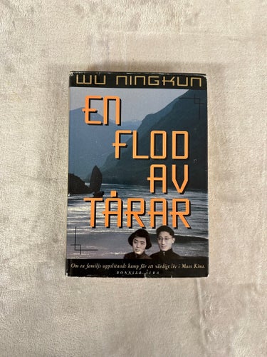 Wu Ningkun – En flod av tårar | Inbunden | ISBN 9789134515192