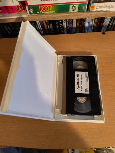 Någon väntar i skuggorna... (VHS)