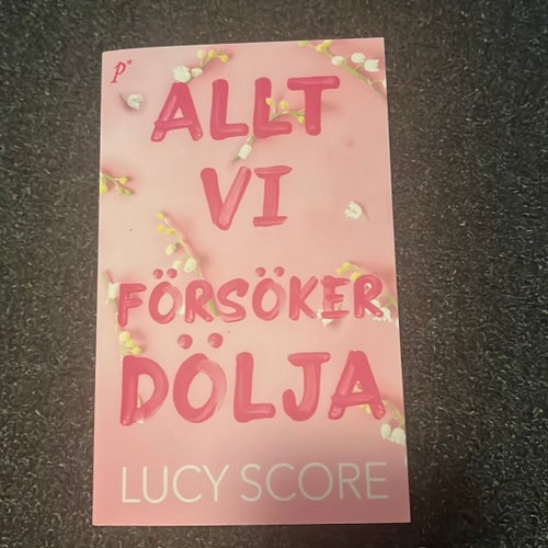 Allt vi försöker dölja av Lucy Score