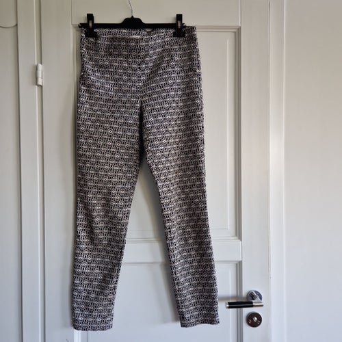 Joseph Ribkoff leggins med monokromatiskt tryck stl 38 / M