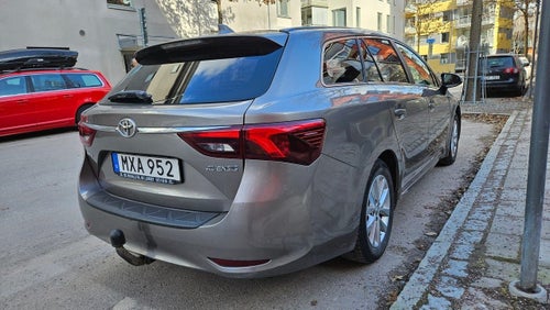 Toyota Avensis - Kombi 1.6 D-4D Active Euro 6 Dragkrok, Backkamera